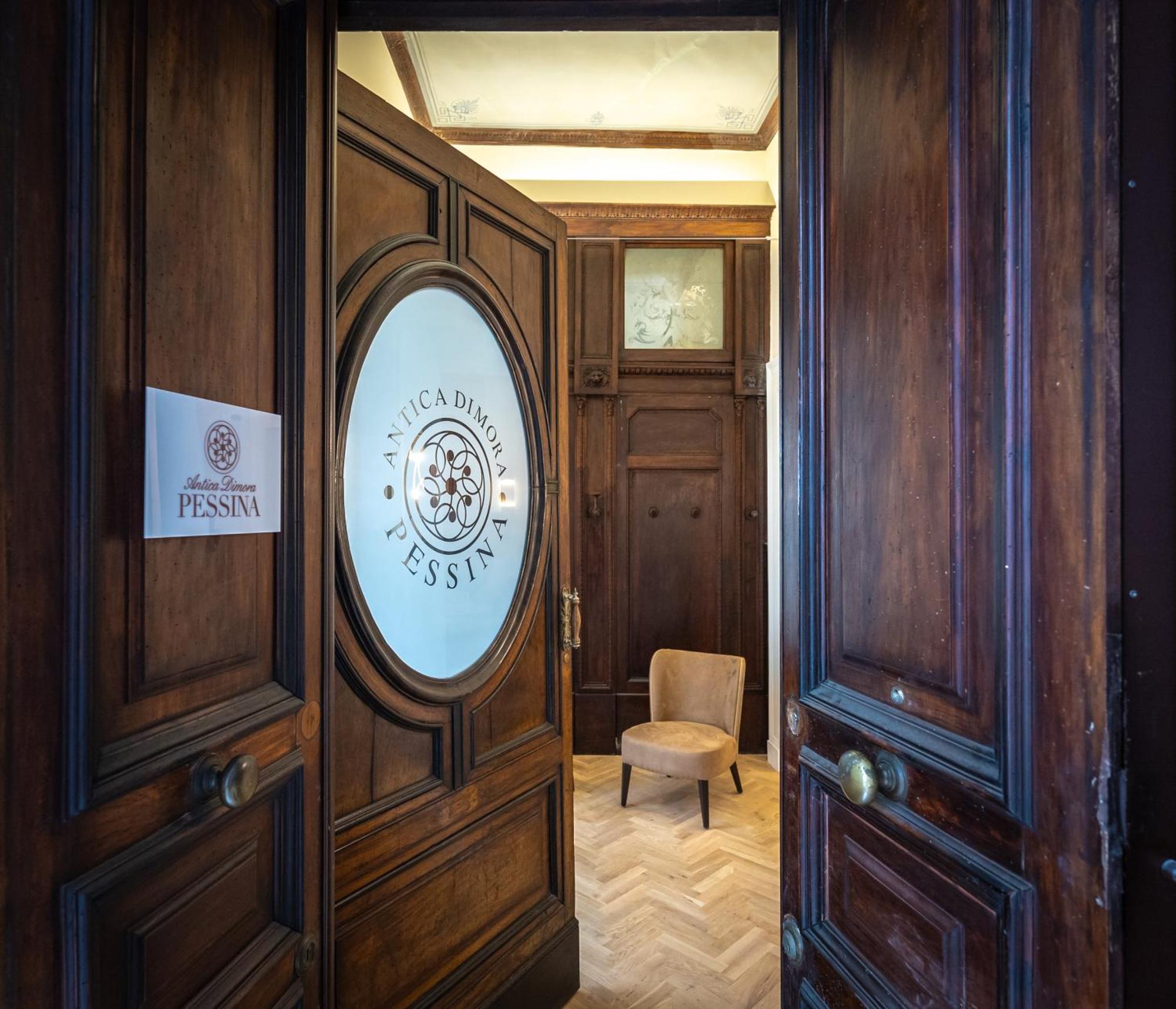 Antica Dimora Pessina Hotel Napels Buitenkant foto
