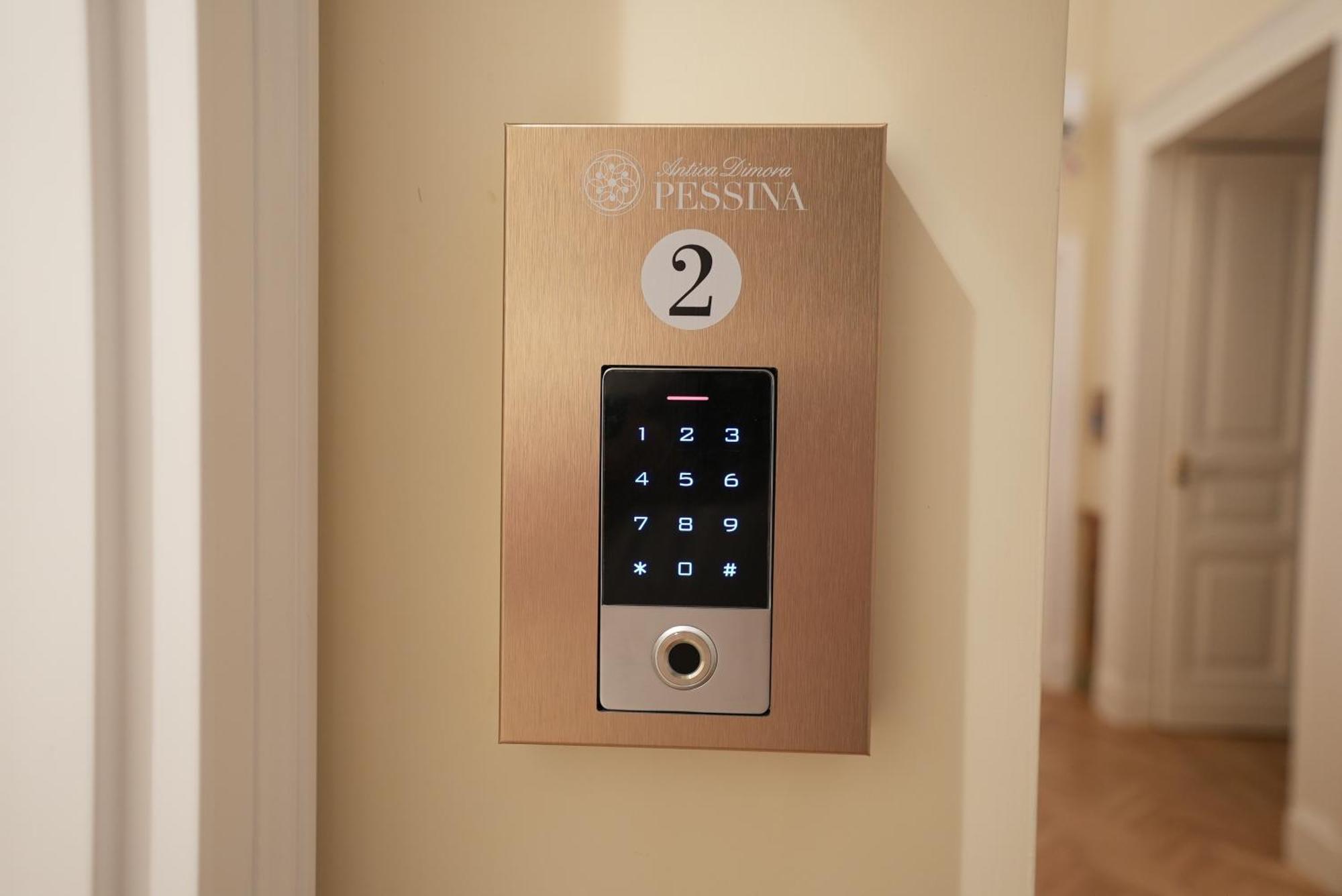 Antica Dimora Pessina Hotel Napels Buitenkant foto